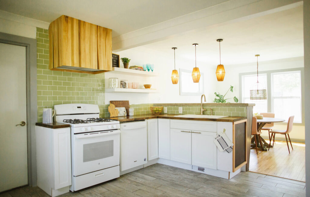 Small kitchen renovated in an Airbnb