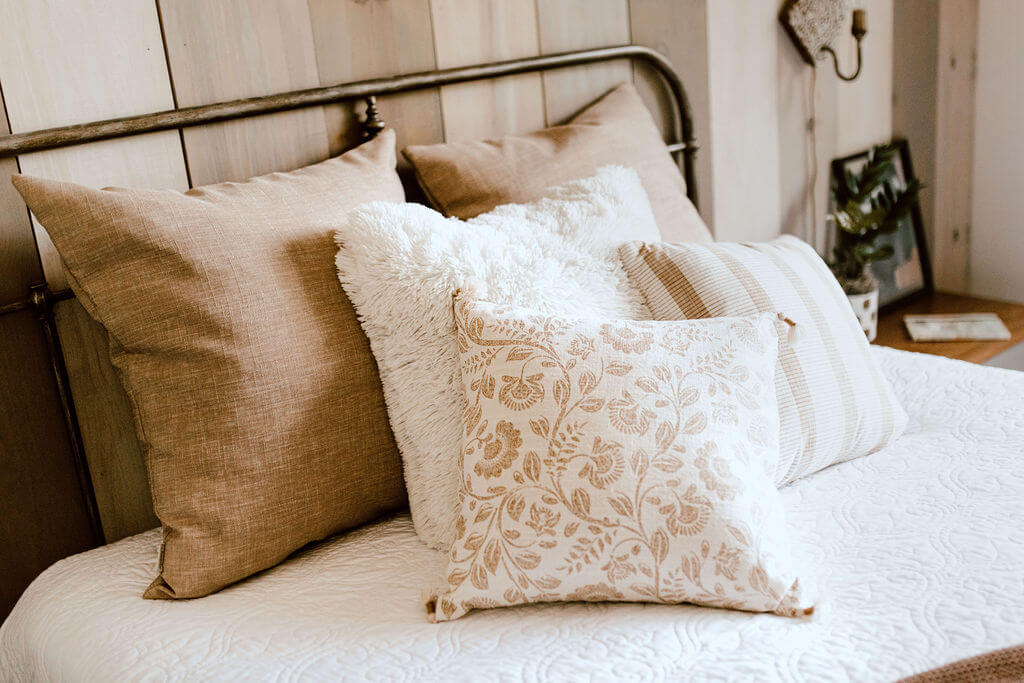 Fall Living Room Decor: Cozy Throw Pillows & Blankets - Jessica Welling  Interiors