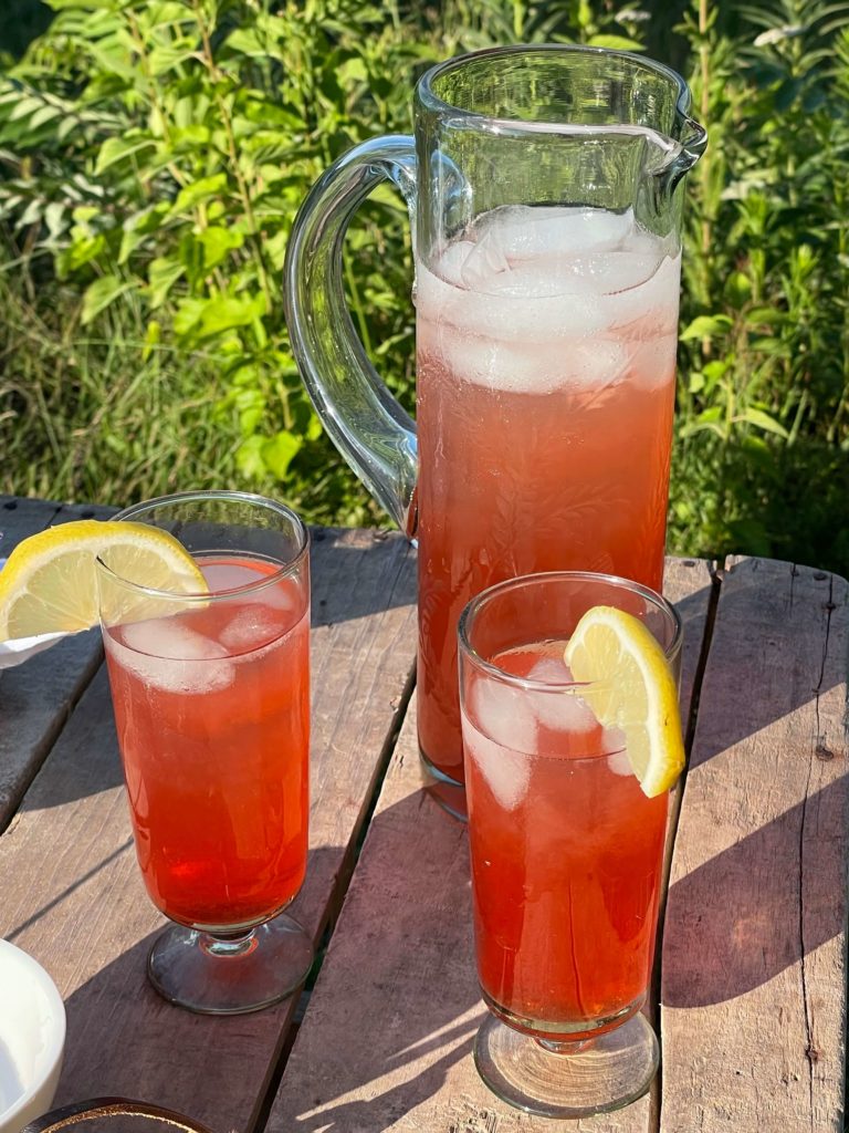 Sparkling lemonade in glasses.