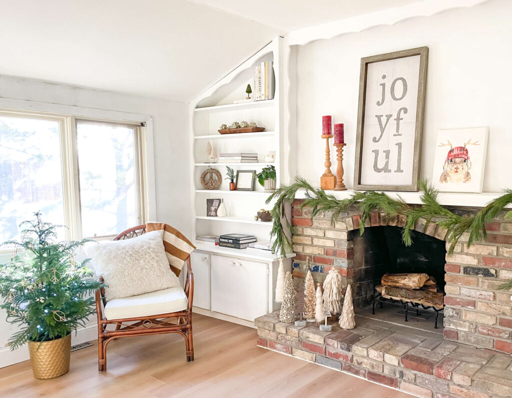 Small cottage decorated for the holidays. A home filled with lovely neutral decor.