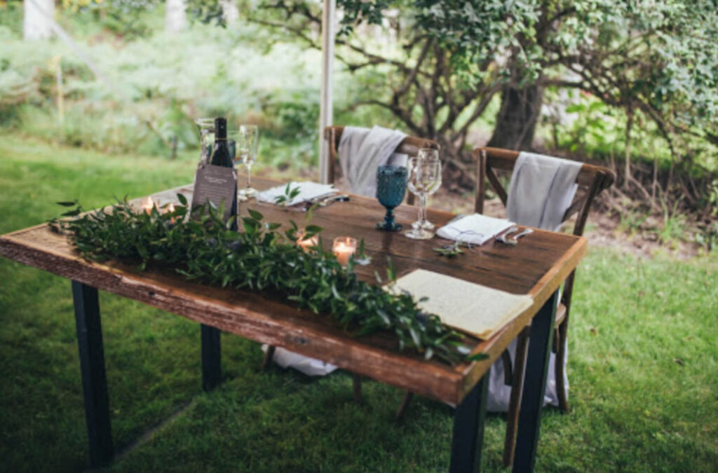Head Table decor for an outdoor wedding reception. Rustic Table