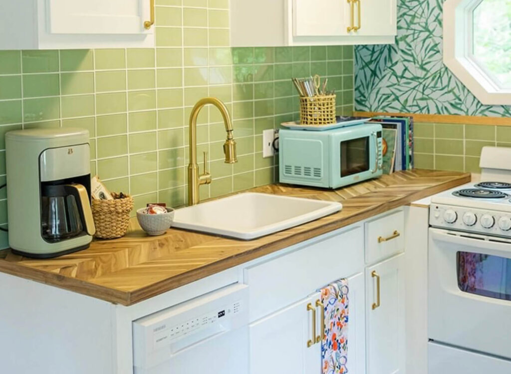 Kitchen Cottage with a DIY Backsplash.