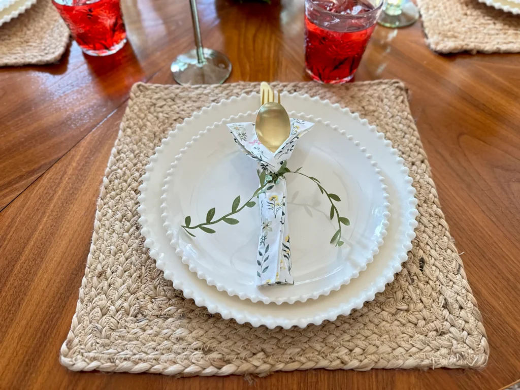 Pretty organic tablesetting for Spring