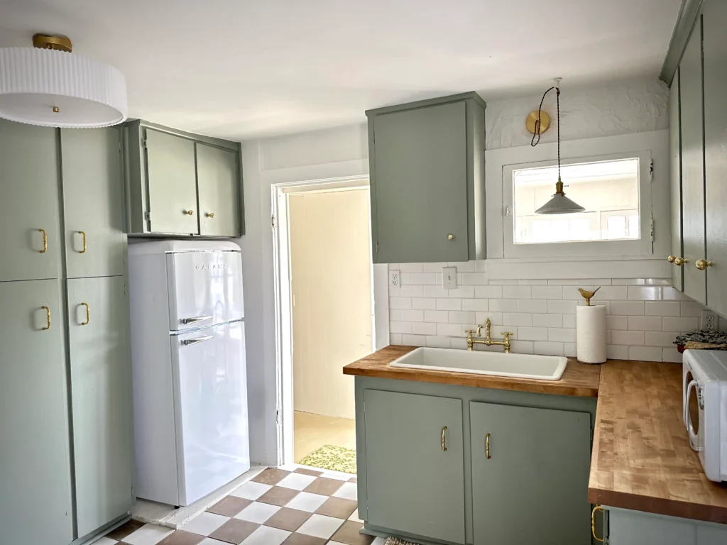 Small Kitchen with an English Cottage Vibe.