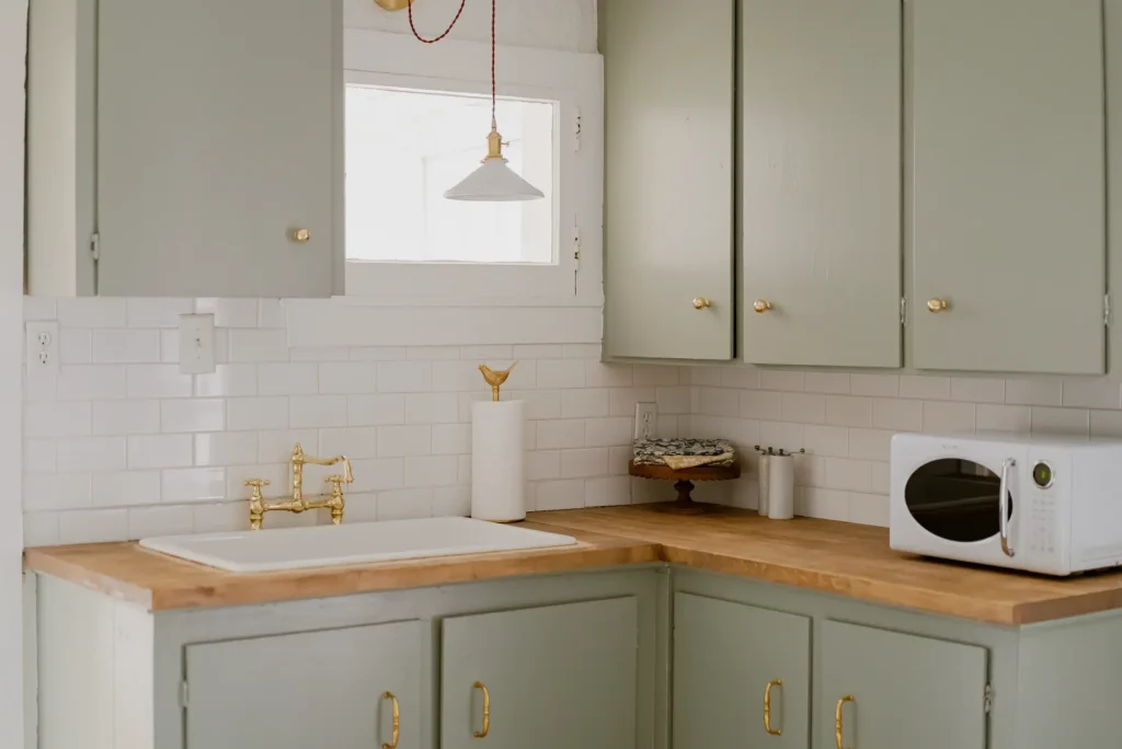 Green Kitchen Cabinets. Read our full comparison of Clary Sage, Olive Grove, Dried Thyme, Privilege Green, and Acacia Haze to find the right mood for your home!